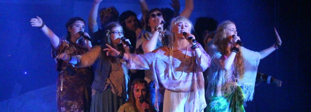 Glettur að austan: Umfjöllun um Hárið