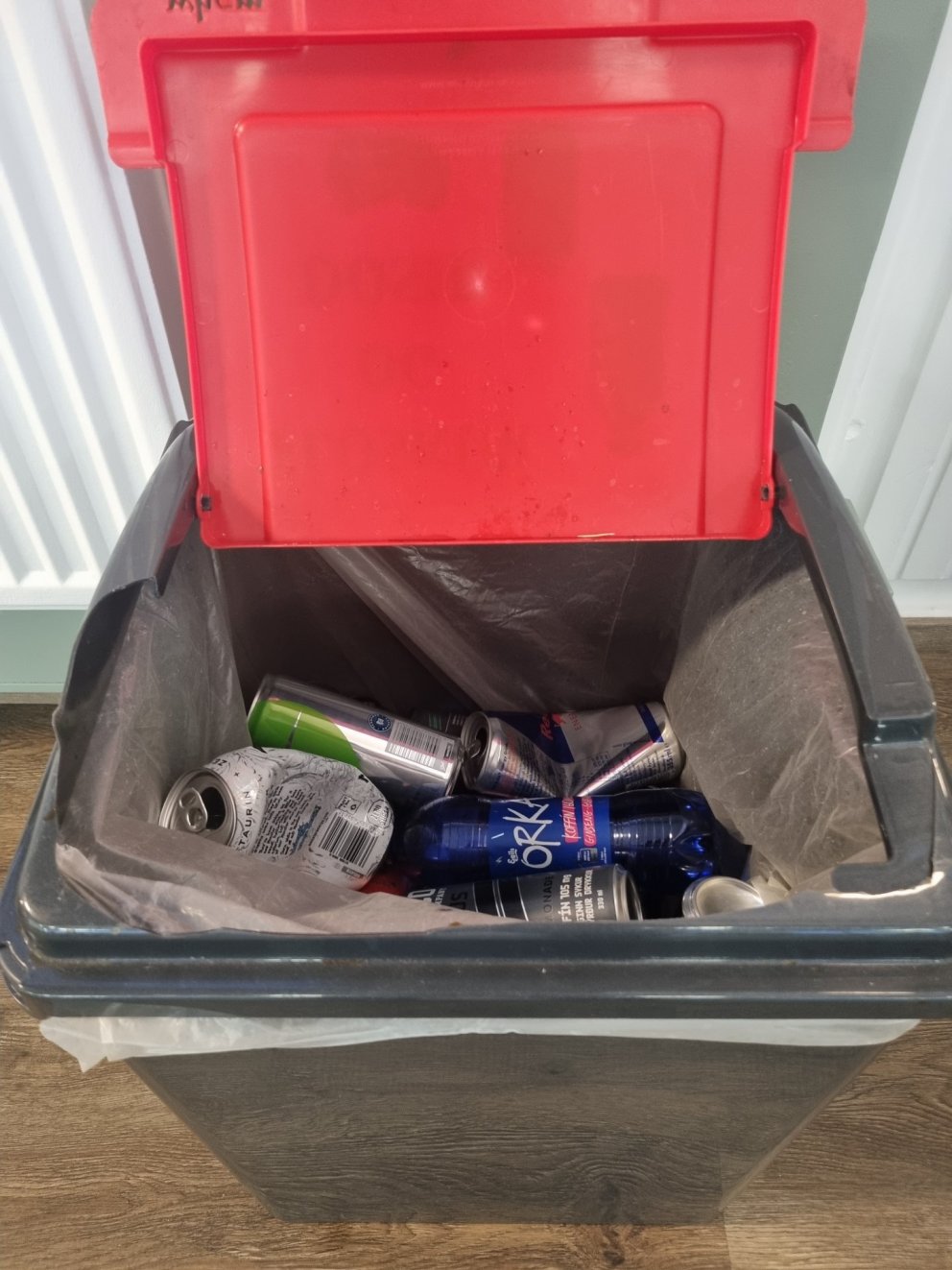 Dósir og flöskur í gott málefni