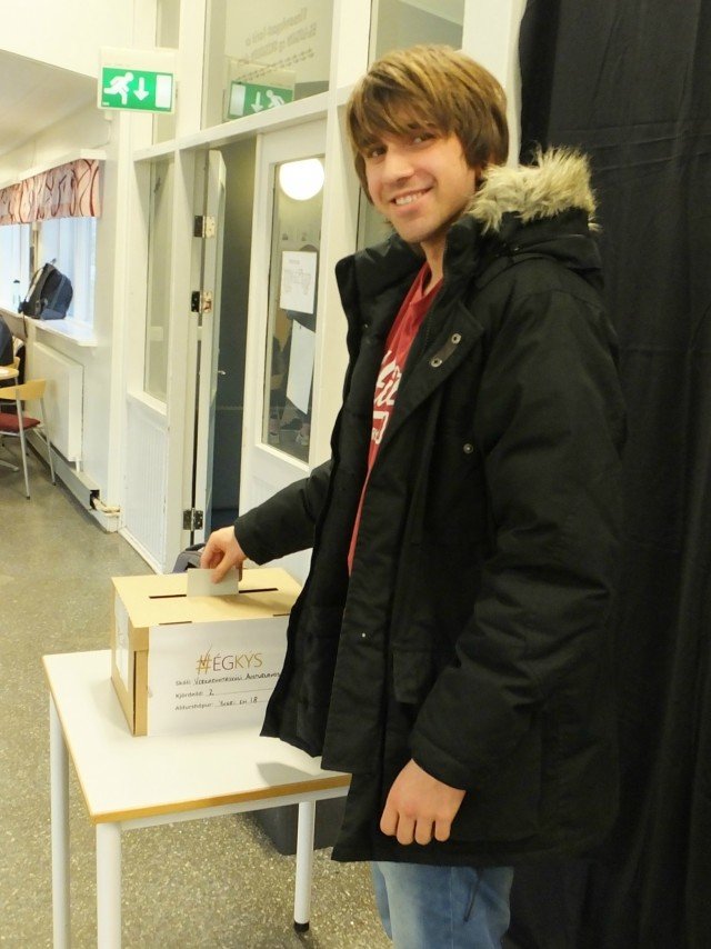 Framboðsfundur og skuggakosningar