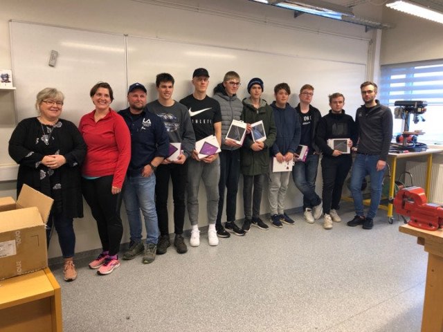 Nemendur í rafiðngreinum fá góða gjöf