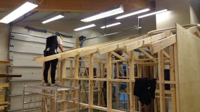 Nemendur smíða gestahús