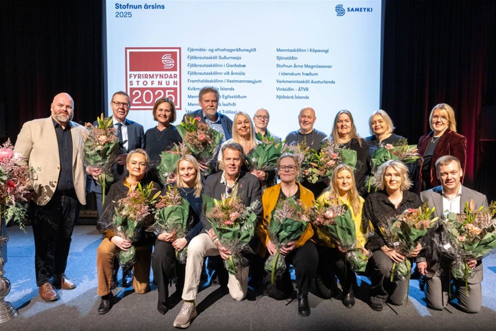 Á myndinni má sjá Birgi Jónsson skólameistara VA ásamt fulltrúm stofnanna allra flokka í sætum 1-5 í&hellip;