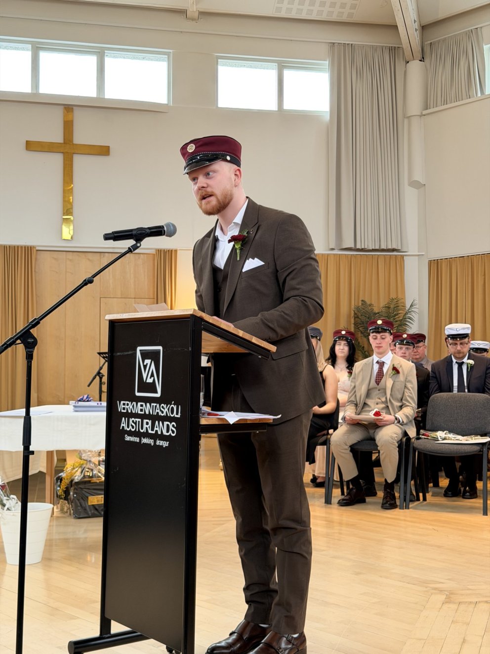 Þorvaldur Jón Andrésson útskriftarnemi í húsasmíði flutti ávarp fyrir hönd útskriftarnema ásamt Hafr&hellip;