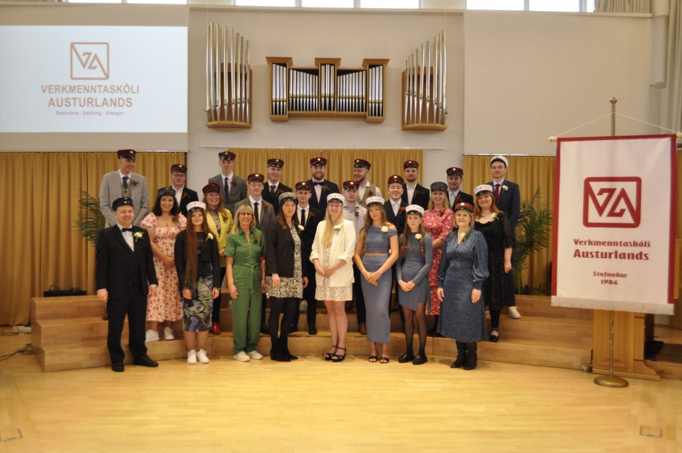 37 nemendur brautskráðust í dag