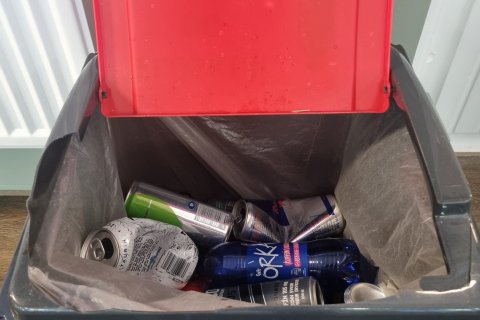 Dósir og flöskur í gott málefni