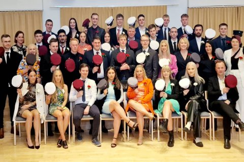 44 nemendur brautskráðir frá VA