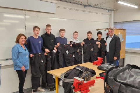 Nemendur í rafiðngreinum fá góða gjöf