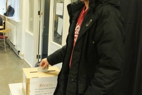 Framboðsfundur og skuggakosningar