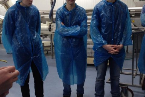 Í gær fór einn hópur í heimsókn í fiskiðjuver SVN