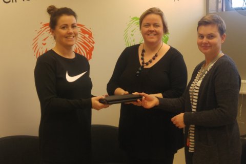 Starfsbraut VA fær gjöf frá Fjarðaráli