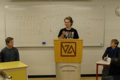 Mynd frá keppninni við starfsfólk 2014