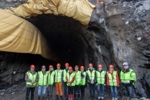 Norðfjarðargöng: Jarðfræðinemar í heimsókn í Fannardal