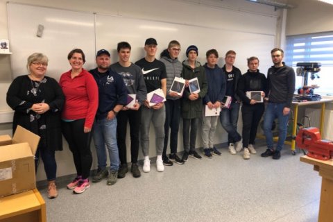 Nemendur í rafiðngreinum fá góða gjöf